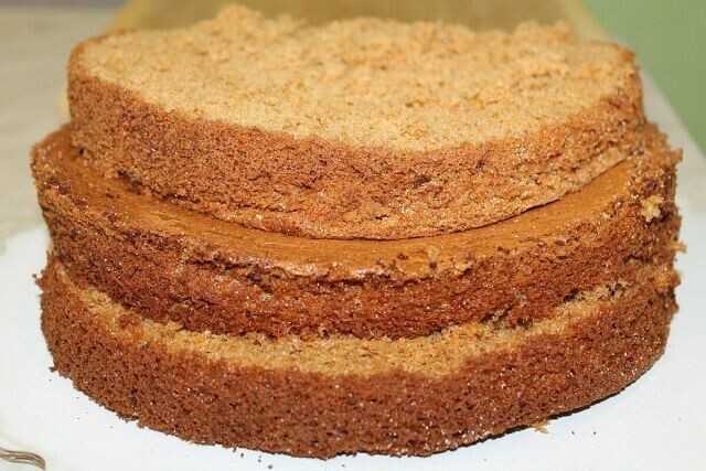 Бисквитный торт с вареной сгущенкой: пошаговый рецепт с описанием и фото, особенности приготовления