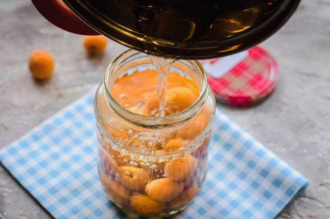 Выбор компот из абрикосов, слив и яблок на зиму – пошаговый рецепт с фото
