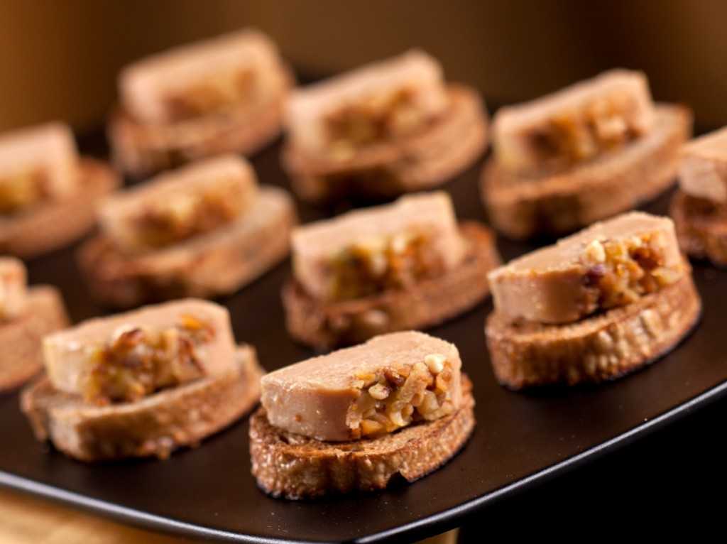 Бутерброды с печенью минтая - 7 пошаговых фото в рецепте
