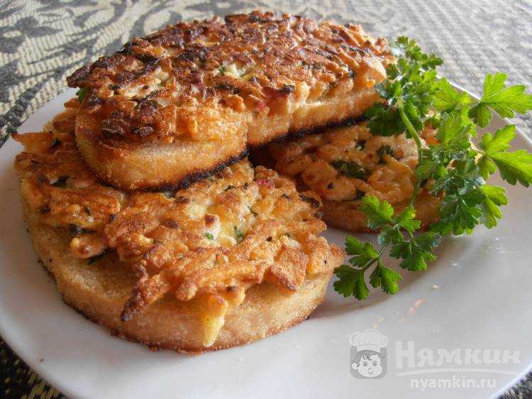 Бутерброды с крабовыми палочками и плавленным сыром - 7 пошаговых фото в рецепте