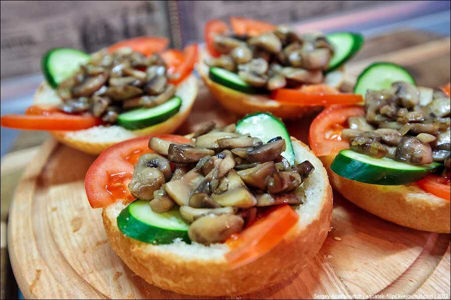 Горячие бутерброды с грибами и сыром в духовке рецепт с фото пошагово - 1000.menu