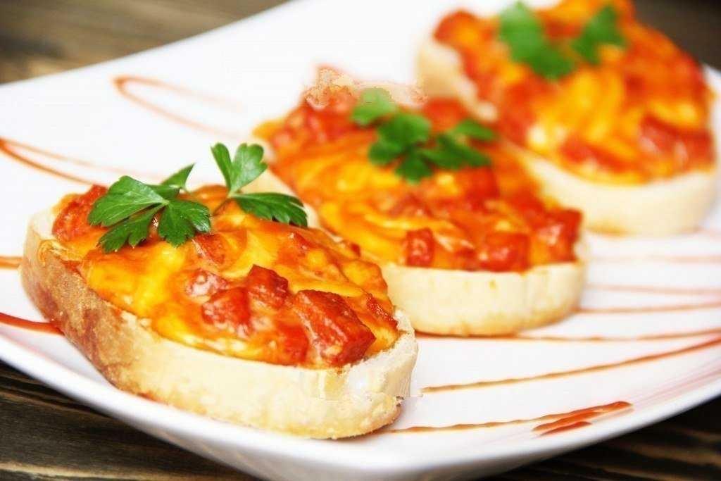 Горячие бутерброды с колбасой — пошаговый рецепт с фото
