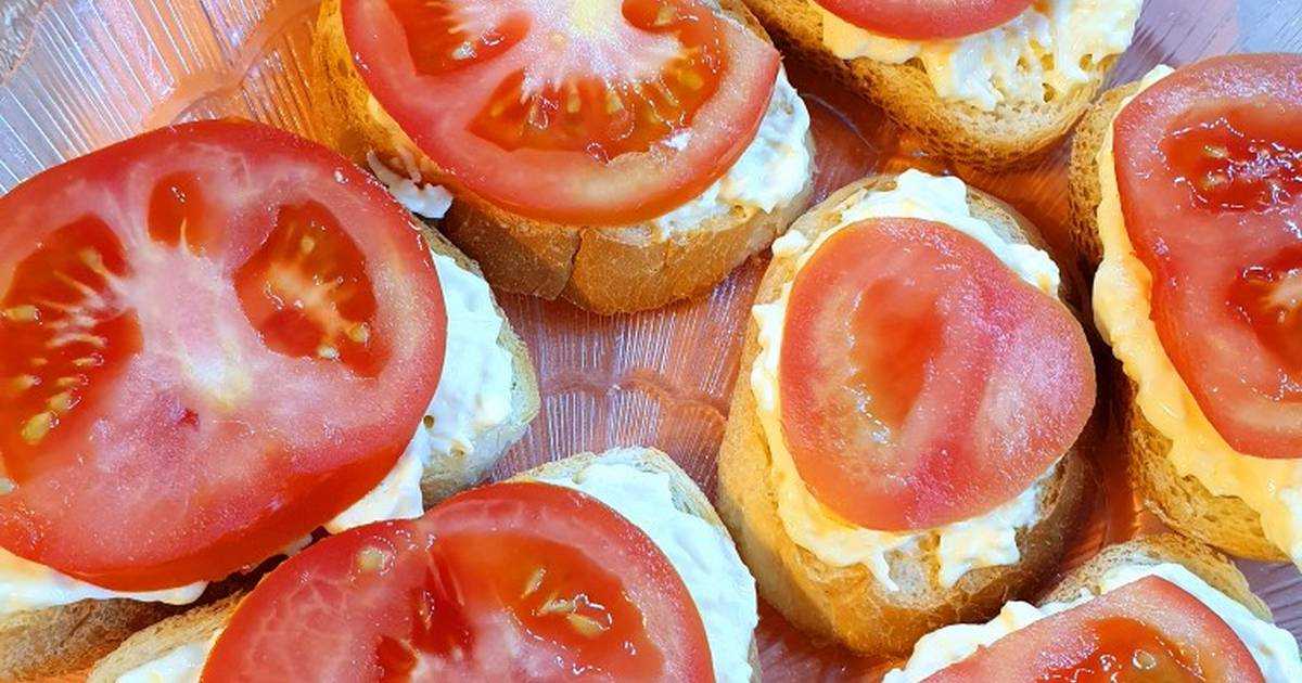 Горячие бутерброды с колбасой сыром и помидорами в духовке рецепт с фото пошагово - 1000.menu