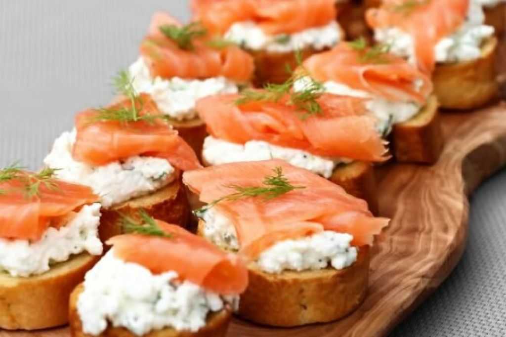 Бутерброды с красной рыбой на праздничный стол: простые и вкусные рецепты с красивым оформлением
