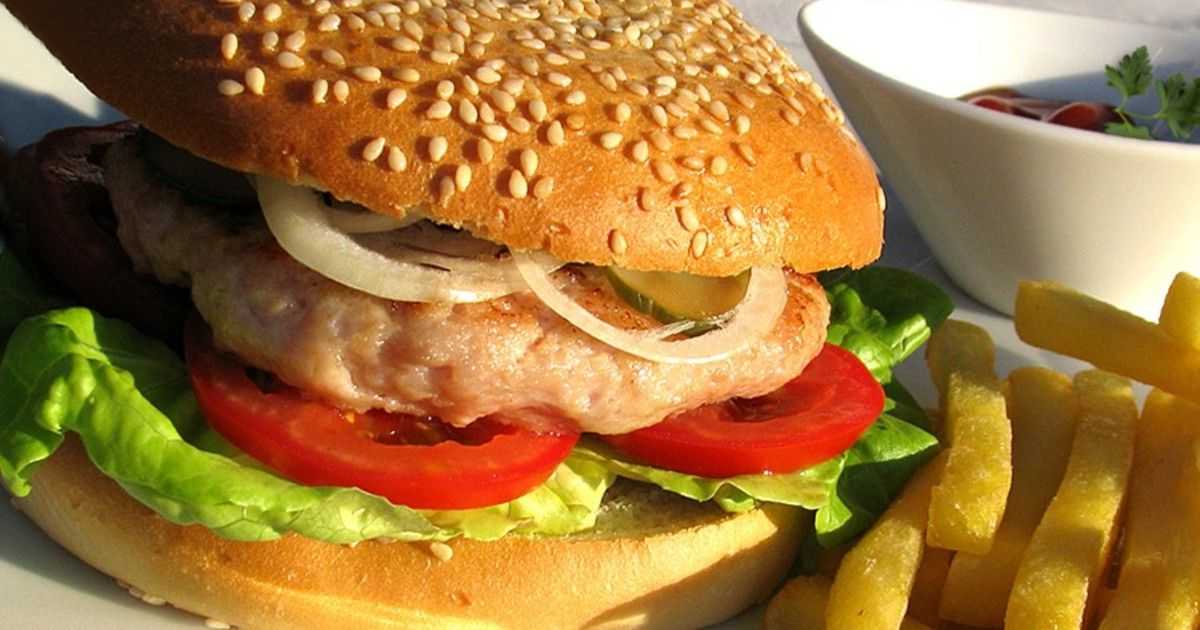 Бургер с курицей - чикенбургер рецепт с фото пошагово и видео - 1000.menu