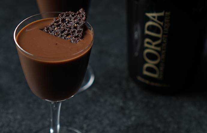 Как сделать шоколадный ликер и с чем его пьют
