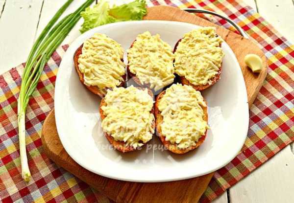 Горячие бутерброды с яйцом чесноком и сыром рецепт с фото пошагово - 1000.menu