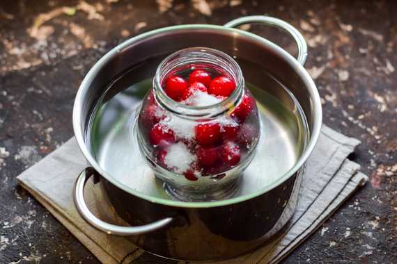 Компот из смородины и вишни на зиму: 4 простых пошаговых рецепта приготовления