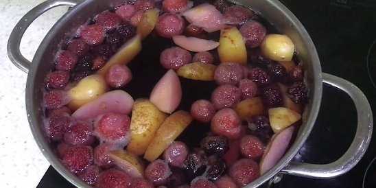 Как варить компот - лучшие рецепты из свежих, замороженных или сушеных ягод и фруктов