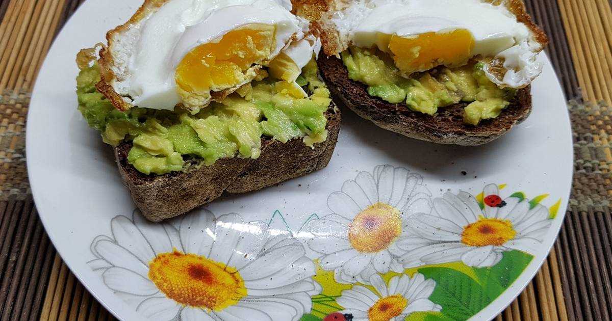 Бутерброды с авокадо на черном хлебе, рецепт с пошаговыми фото