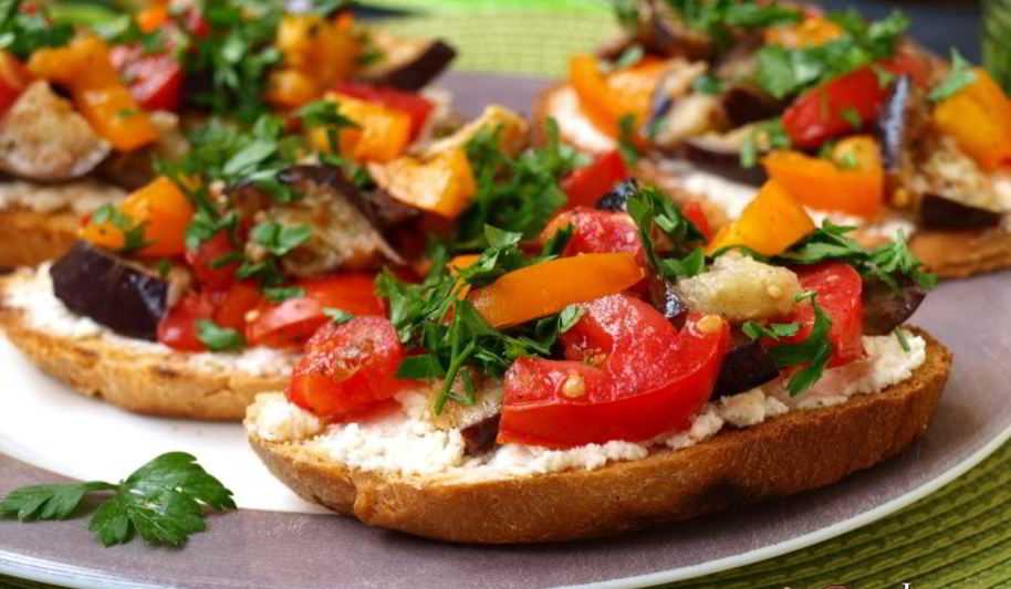 Бутерброды с баклажанами, помидорами и чесноком: как приготовить, рецепты
