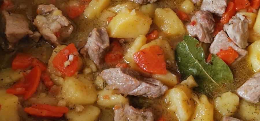 Жаркое по-домашнему из свинины с картошкой – 7 рецептов приготовления