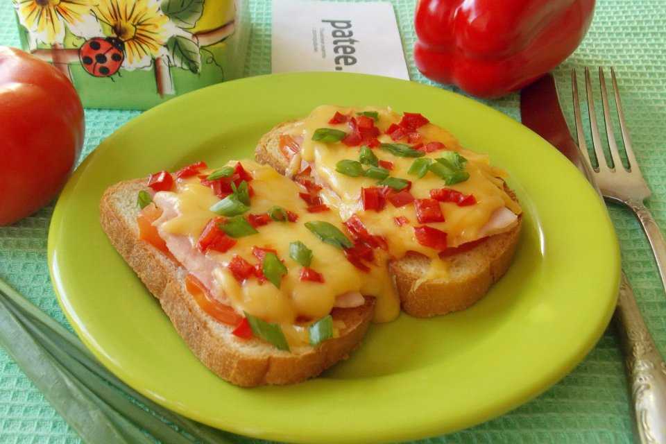 Горячие бутерброды  с яйцом и твердым сыром рецепт с фото пошагово - 1000.menu