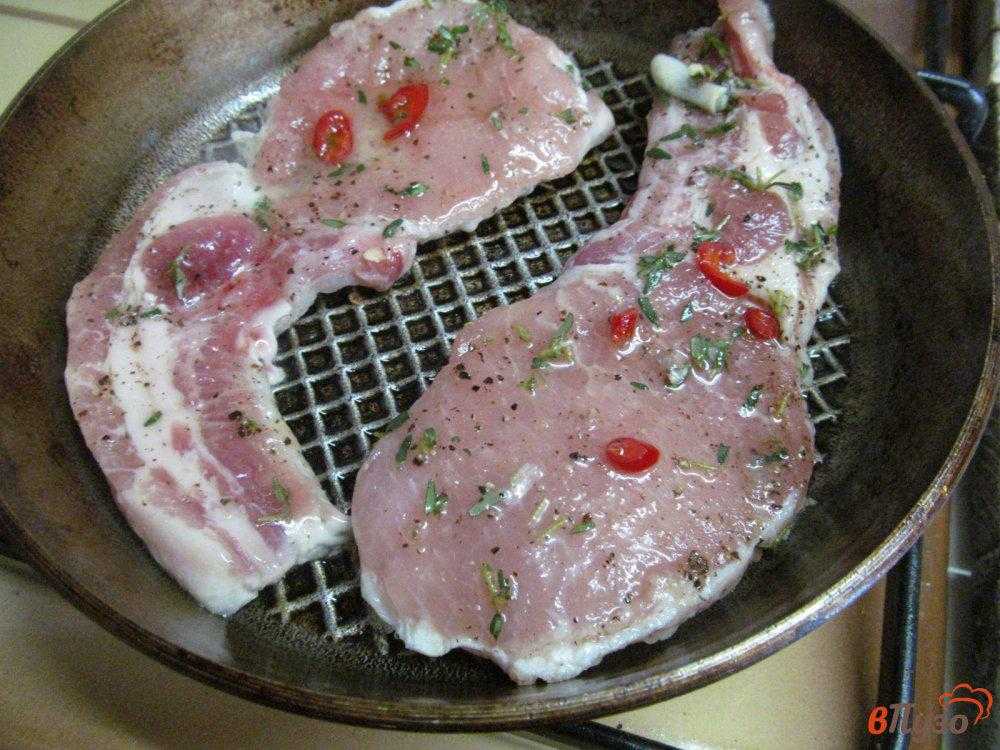 Как пожарить свиной стейк на сковороде: 3 рецепта