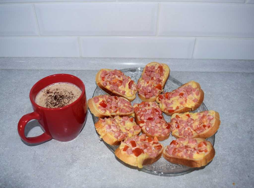 Закусочные бутерброды с помидорами и сыром рецепт с фото пошагово и видео - 1000.menu