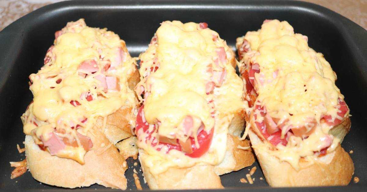 Горячие бутерброды с колбасой и сыром - 33 домашних вкусных рецепта приготовления