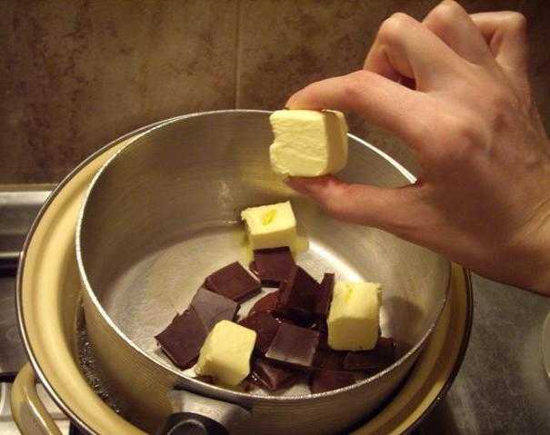 Как растопить шоколад, чтобы он был жидким - способытопки шоколада на водяной бане и в микроволновке - видео инструкции