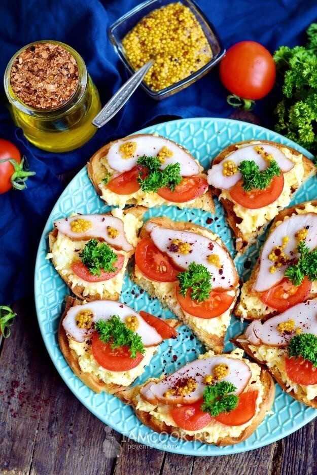 Горячие бутерброды с творогом и тмином рецепт с фото пошагово - 1000.menu