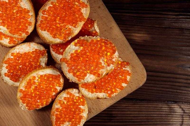 Бутерброды с икрой красной: рецепты с фото на новый год, видео