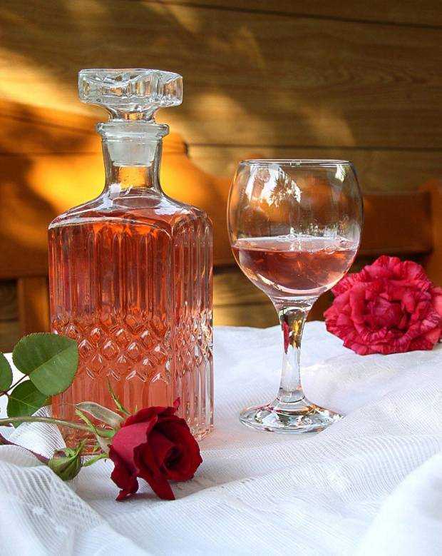 Вино из лепестков роз в домашних условиях
