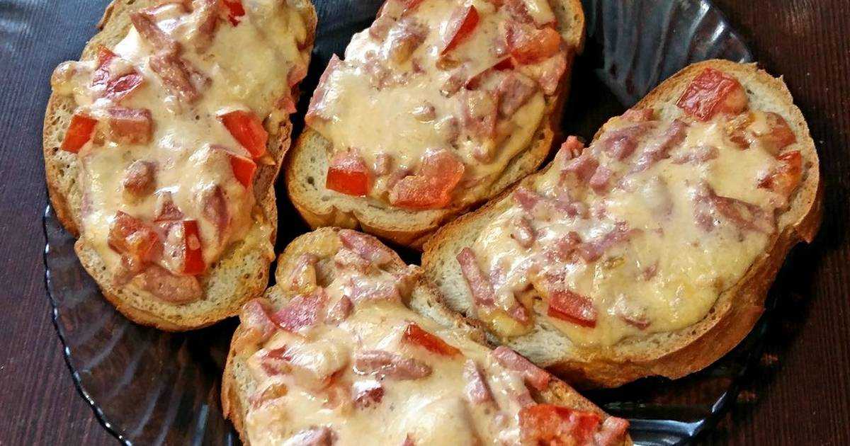 Бутерброды в духовке с сыром и помидорами