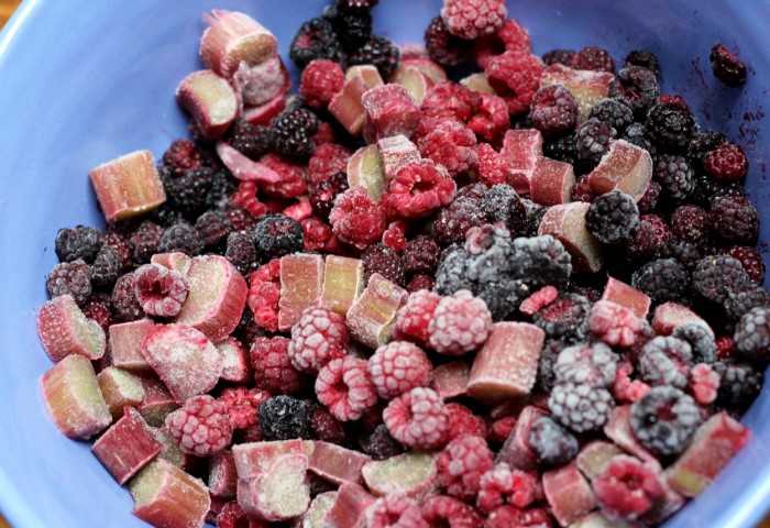 Пирог с замороженными ягодами — 9 домашних вкусных рецептов приготовления