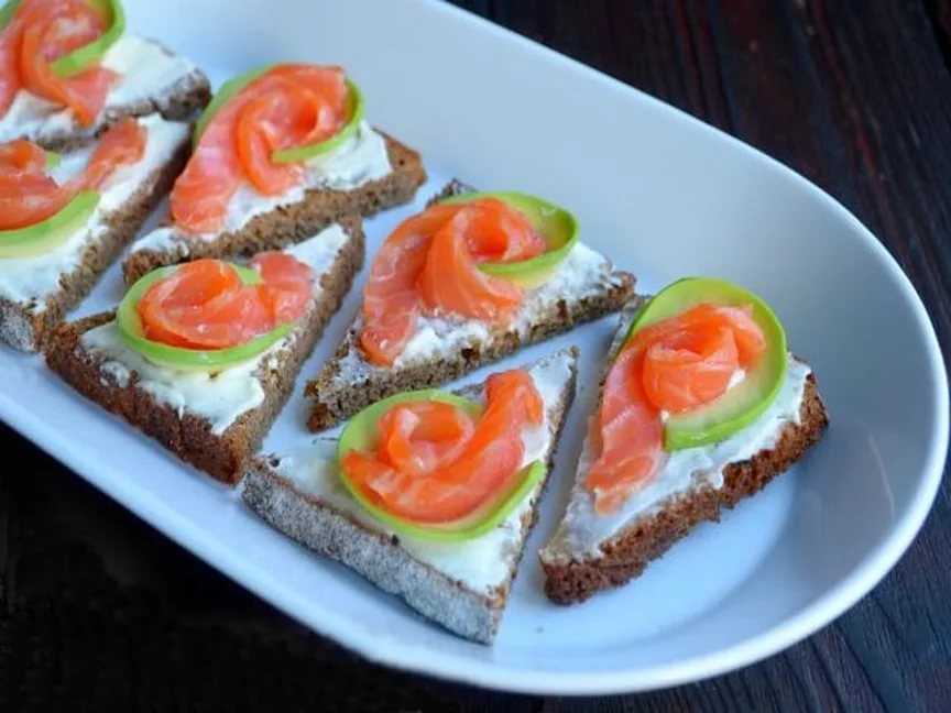 Бутерброды с красной рыбой на праздничный стол — простые и вкусные рецепты к новому году 2021
