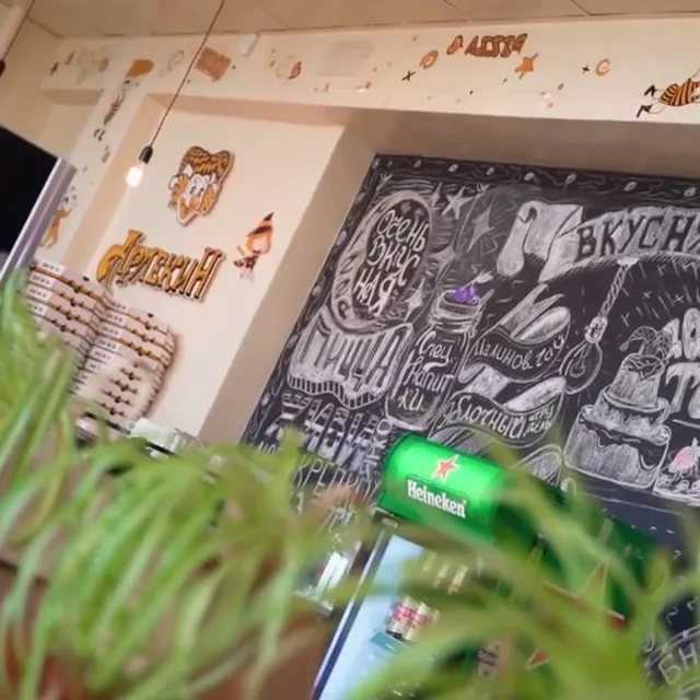 Пиццерия в лос-анджелесе объединилась с местными художниками, уволенными из-за пандемии: необычный пирог клиенты просят оставить в меню навсегда. — 123ru.net