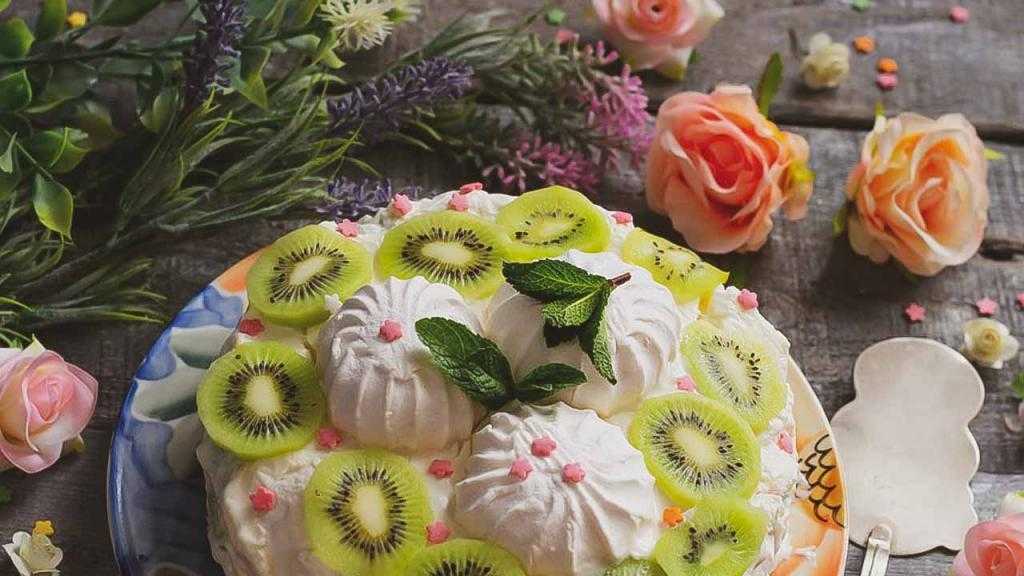 Торт из зефира без выпечки с фруктами, ягодами и орехами – 7 рецептов с фотографиями