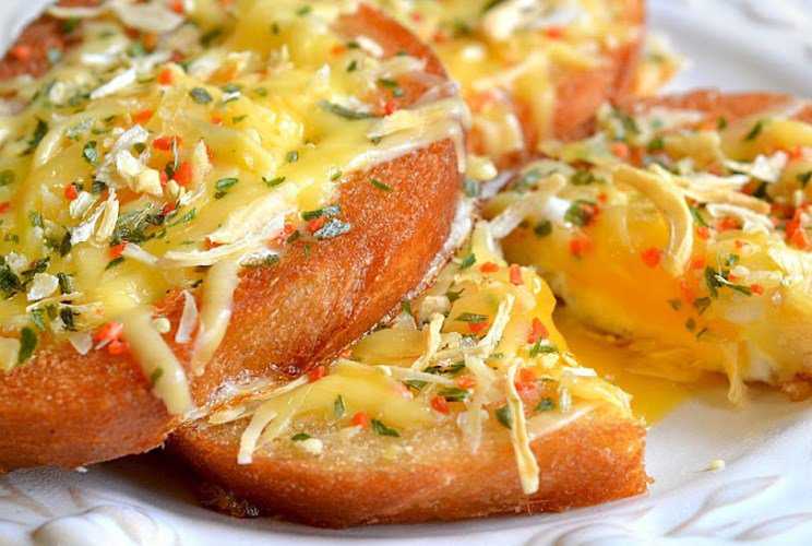 Горячие бутерброды  с яйцом и твердым сыром рецепт с фото пошагово - 1000.menu