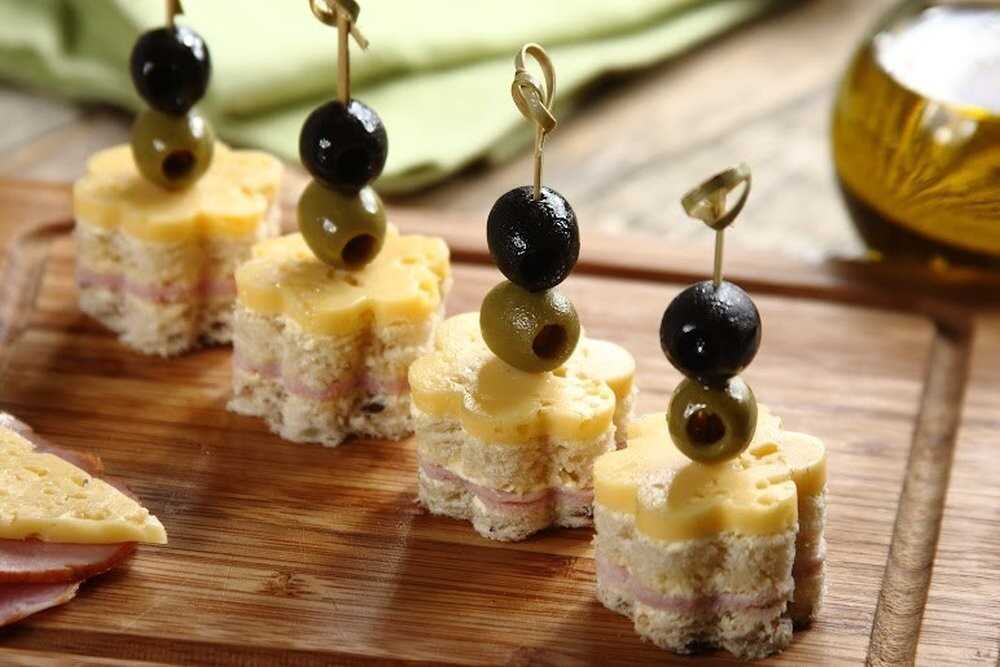 Новогодние канапе елочки сырные рецепт с фото пошагово - 1000.menu