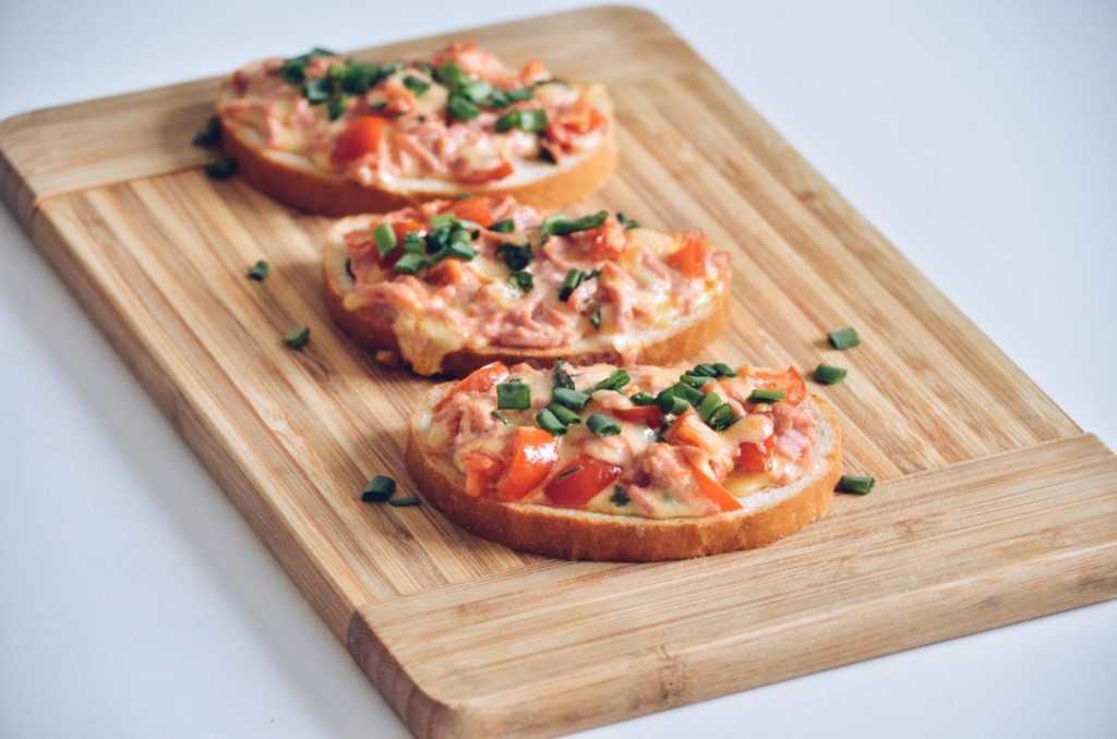 Горячие бутерброды с сыром и помидорами в духовке -  похожие рецепты, советы, комментарии, пошаговые фото, порядок приготовления, состав