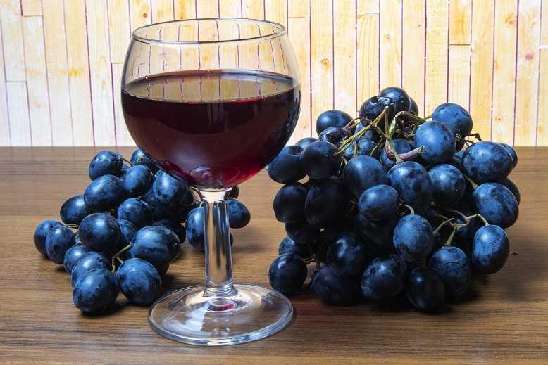 Четкое описание шагов приготовления напитка Сухое виноградное вино -  пошаговые фото, порядок приготовления, состав, похожие рецепты, комментарии, советы