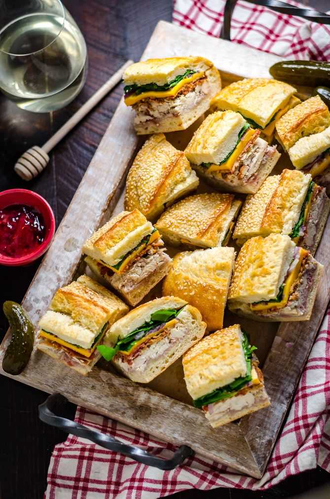 Бутерброды на праздничный стол - 20 простых и вкусных рецептов