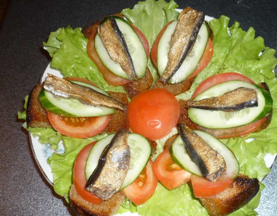 7 отменных бутербродов со шпротами и свежим огурцом