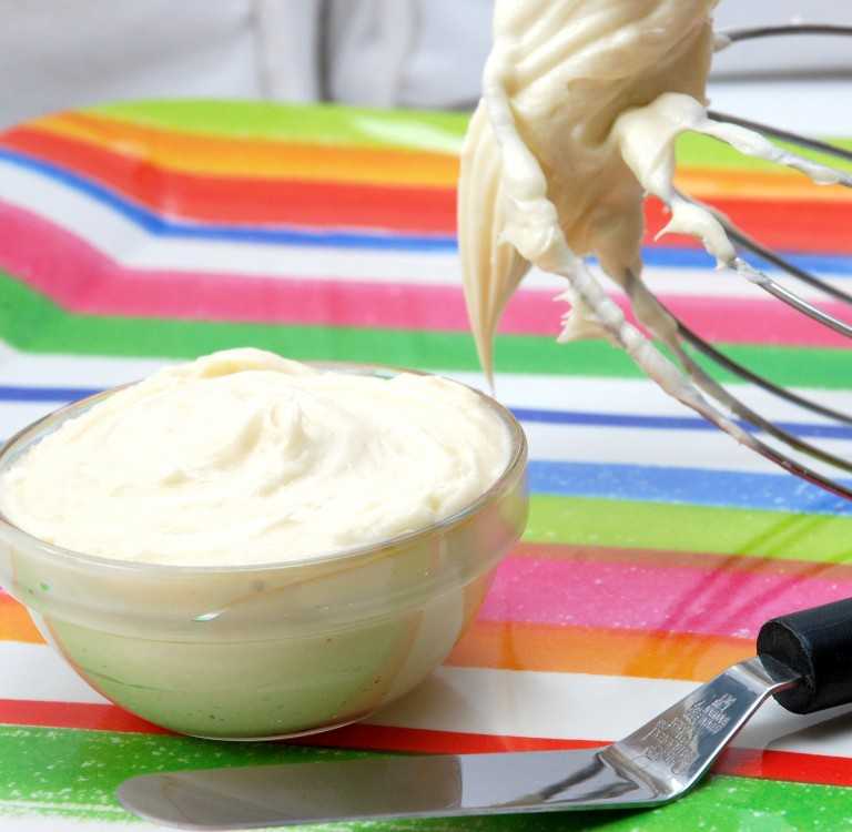 Белая глазурь из белого шоколада для торта: рецепт, ингредиенты и процесс приготовления с фото