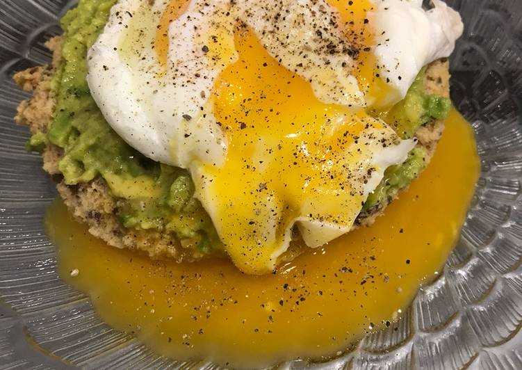Бутерброды с авокадо и яйцом - 7 пошаговых фото в рецепте