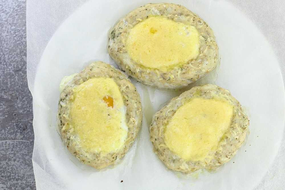 Запеканка из яиц с сосисками, твердым сыром и петрушкой рецепт с фото пошагово - 1000.menu