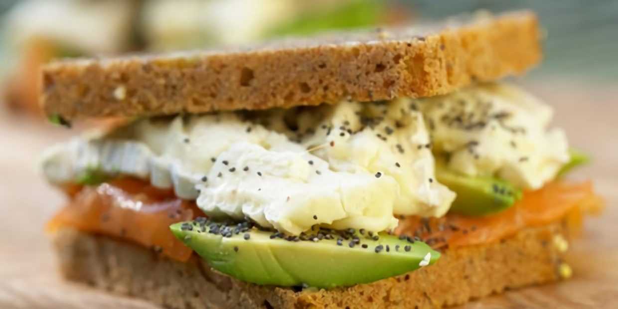 Бутерброды с авокадо — 8 рецептов и идей для завтрака