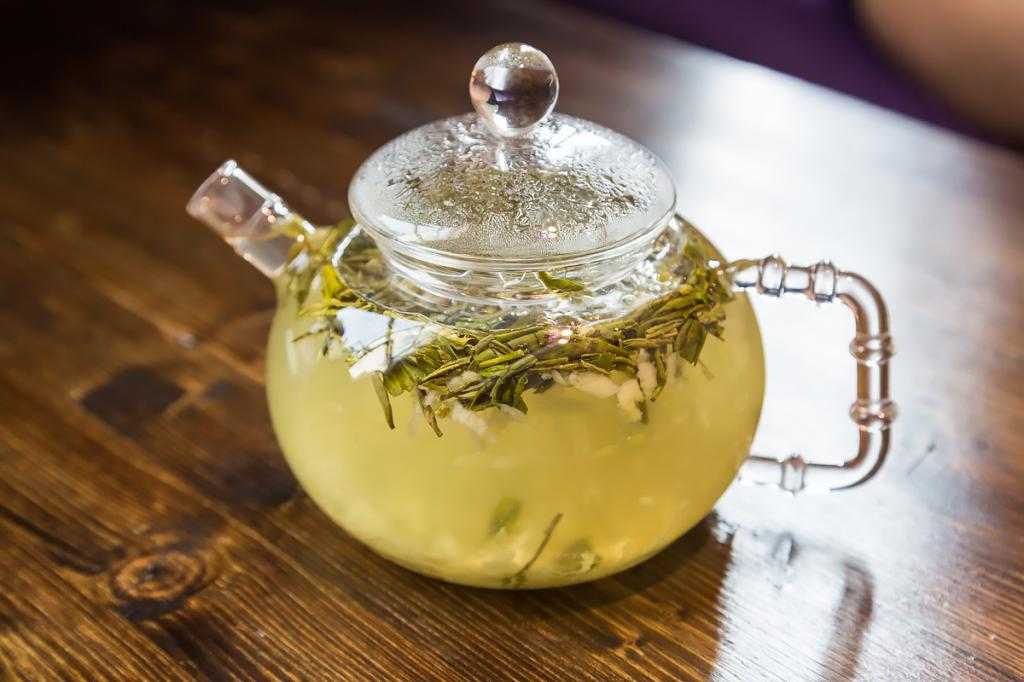 Зеленый чай с жасмином: польза и вред напитка