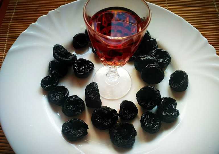 Черносливное вино рецепт с фото - 1000.menu