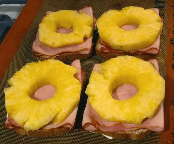 Горячие бутерброды с ананасом: рецепты
