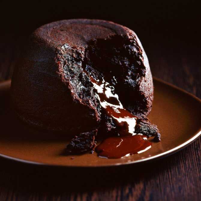 Шоколадный фондан с жидкой начинкой рецепт с фото пошагово и видео - 1000.menu