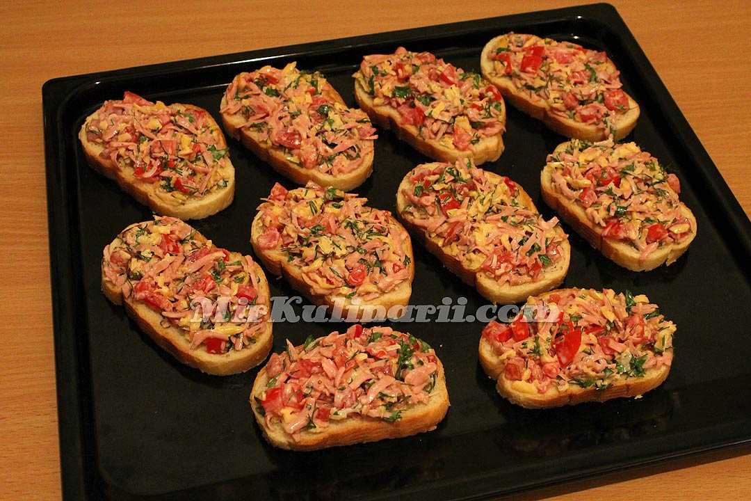 Бутерброды с помидорами и сыром в духовке