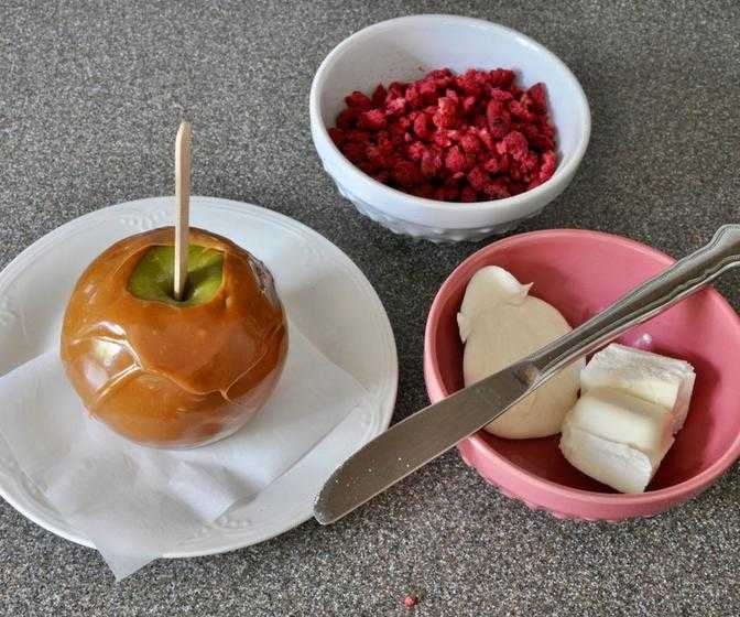 Яблочный десерт -  три вкусных и простых рецепта, пирог, крамбл