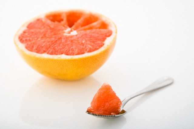 Для украшения десертов использую цитрусовую пудру: делаю ее сама из апельсинов, лимона, лайма, мандаринов и грейпфрута