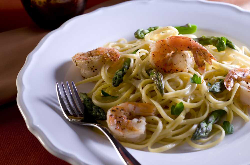 Спагетти с креветками в сливочном соусе на белом вине рецепт с фото - 1000.menu