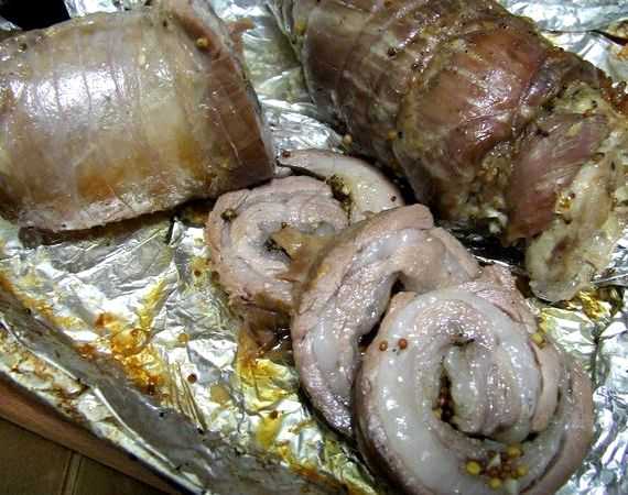Свинина, запеченная рулетом в духовке — пошаговый рецепт с фото