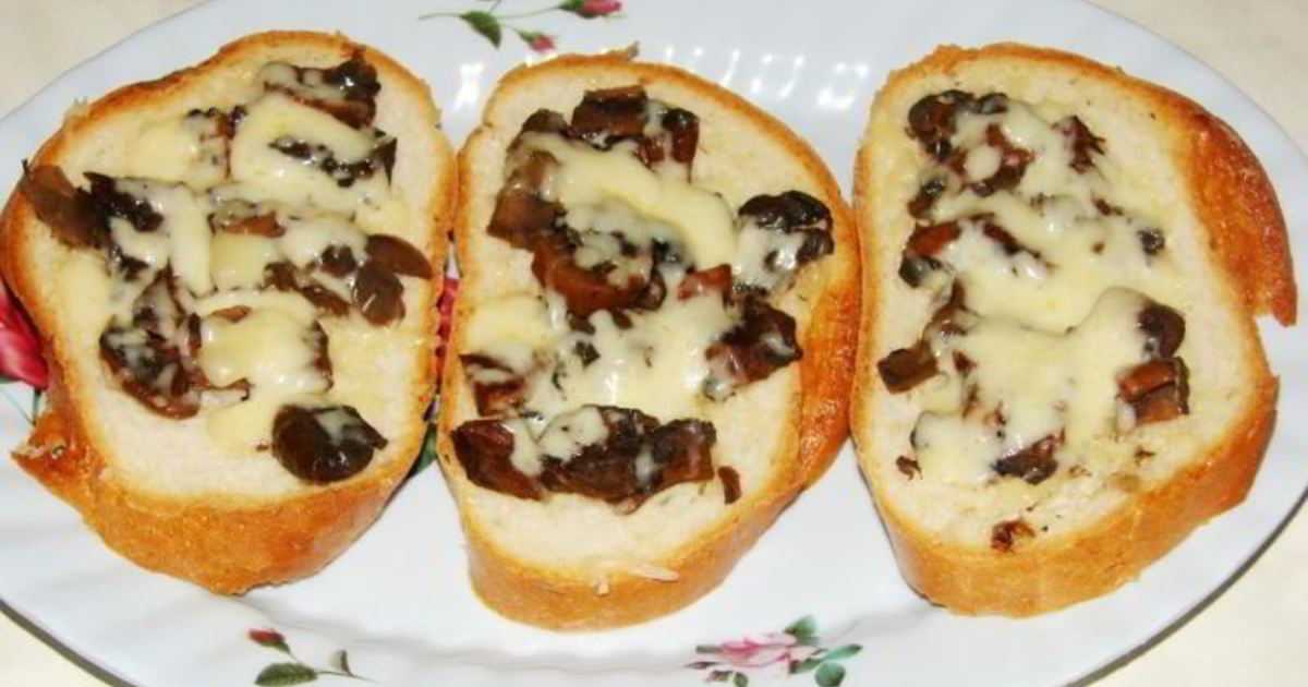 Бутерброды в микроволновке с колбасой и сыром