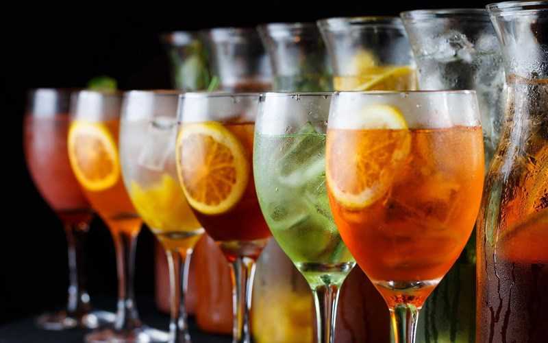 5 самых ярких вариантов коктейля "сангрия" | drink&food inform